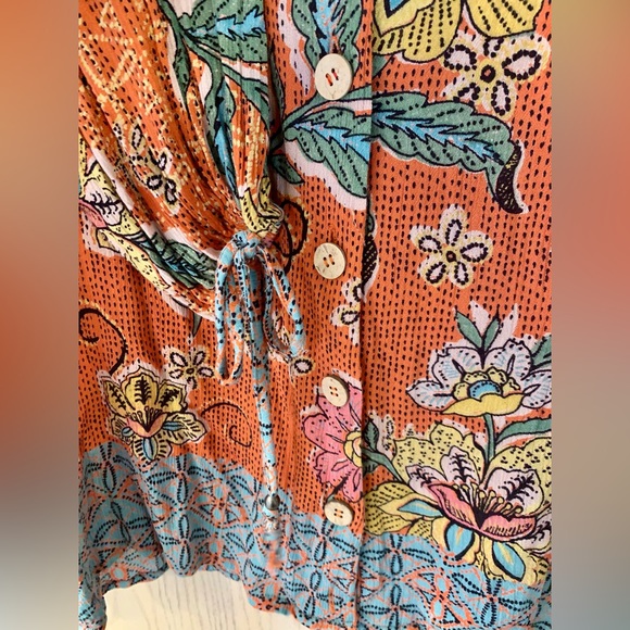 Willow & Root Floral Blouse - Picture 8 of 11